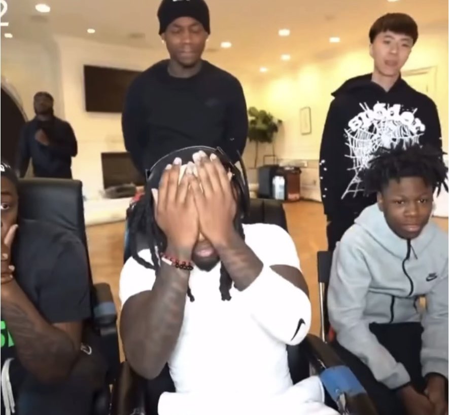 SouthernPlug's tweet image. Kai Cenat breaks down into tears while giving a heartfelt motivational speech during the end of his Mafiathon 2