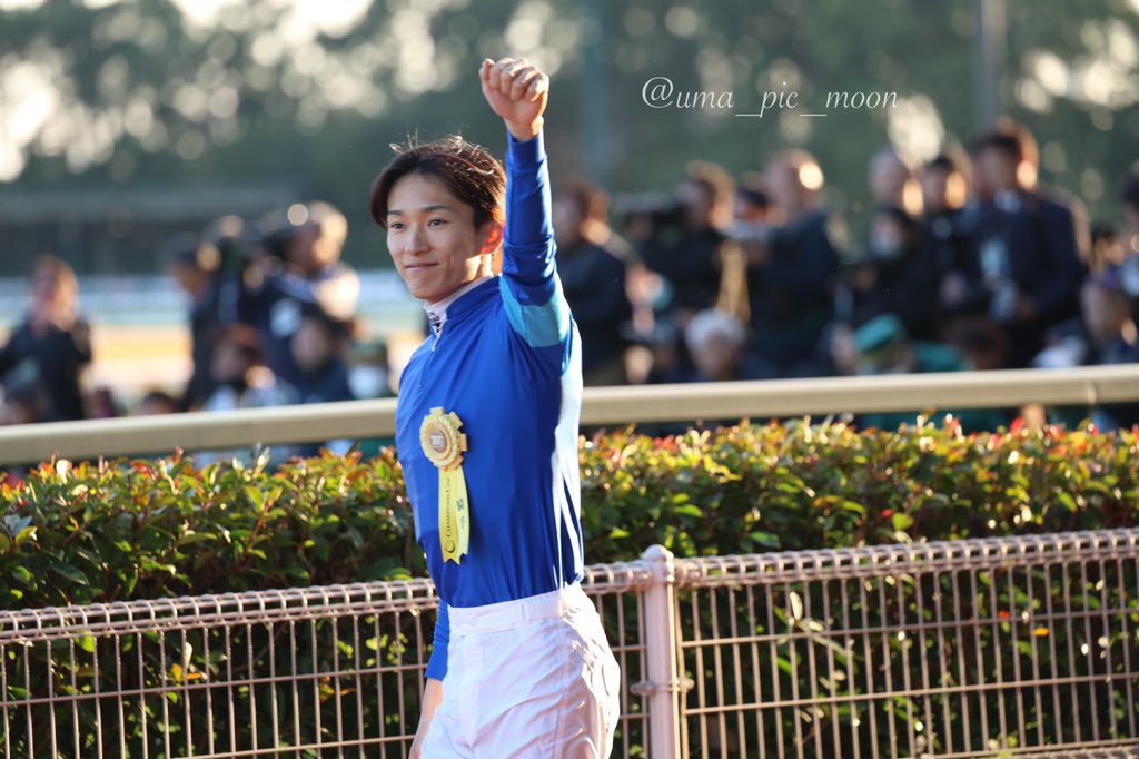 uma_pic_moon's tweet photo. 2024.12.1. 中京競馬場
11R 第25回チャンピオンズカップ
レモンポップ×坂井瑠星騎手

この光景を1年ぶりに見れて本当に本当に嬉しかったです。
おめでとう！

#中京競馬場
#チャンピオンズカップ
#レモンポップ
#坂井瑠星 騎手 https://t.co/Pza6fSa4FE