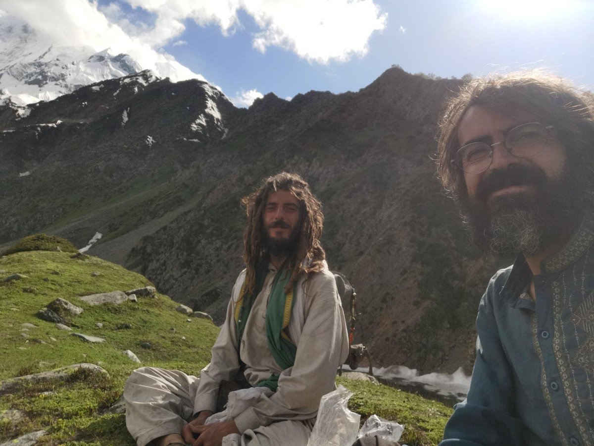 sheredia70's tweet photo. Cada mañana, al salir el sol, #AxelPons hace yoga. Por la tarde, medita. En el intermedio, avanza. A menudo visita las mezquitas locales. En un pueblo turco, el imán le bautizó como Isa.
Significa Jesús en árabe. https://t.co/VKsX1NHkxX