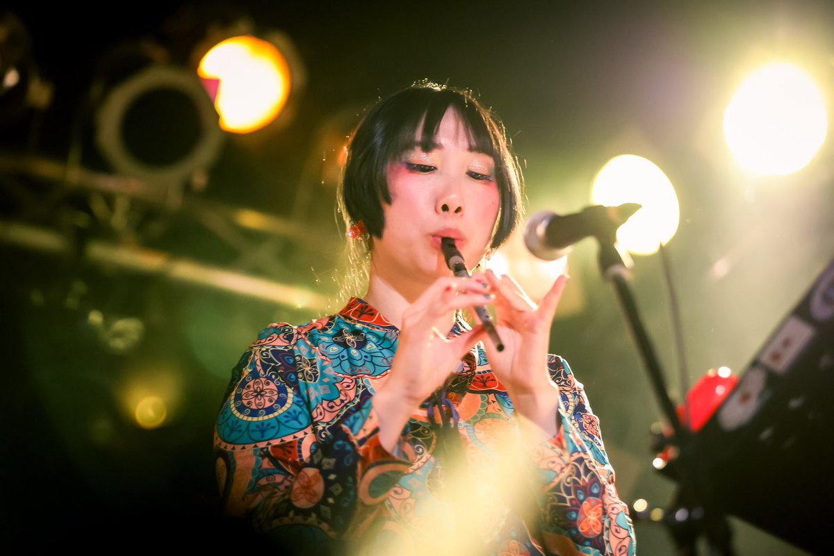 zenzenzenzo's tweet photo. 出雲の思い出。キャプテンポチーンのライブ。笛を吹く椿さん。

photo by muuさん https://t.co/oWVbs1i0uK