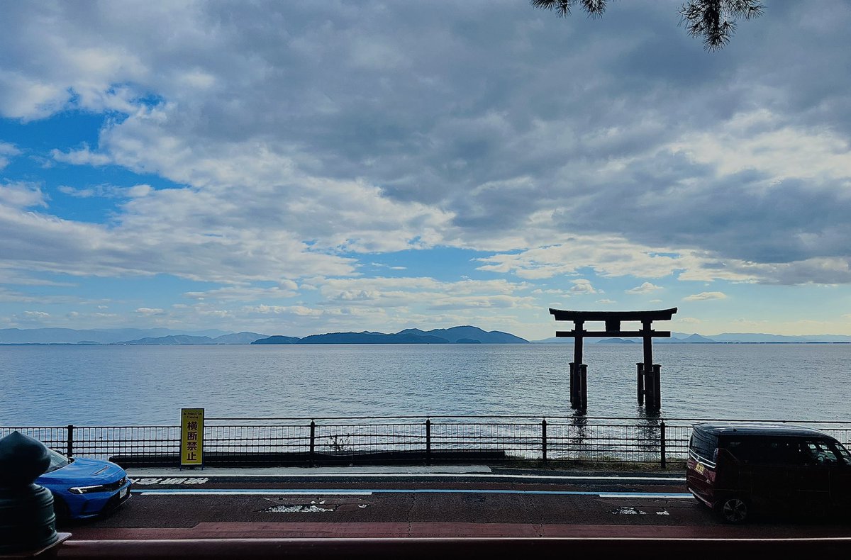 cbr250_133's tweet photo. 初関西はビワイチ！
会社の先輩に誘ってもらいました✨

景色が最高でした😊

#あのベンチ #メタセコイア並木 
#白鬚神社
#ビワイチ
#cbr250rr #yzfr6
#バイク好きと繋がりたい 
#Eevee https://t.co/ieaWVxKq2I