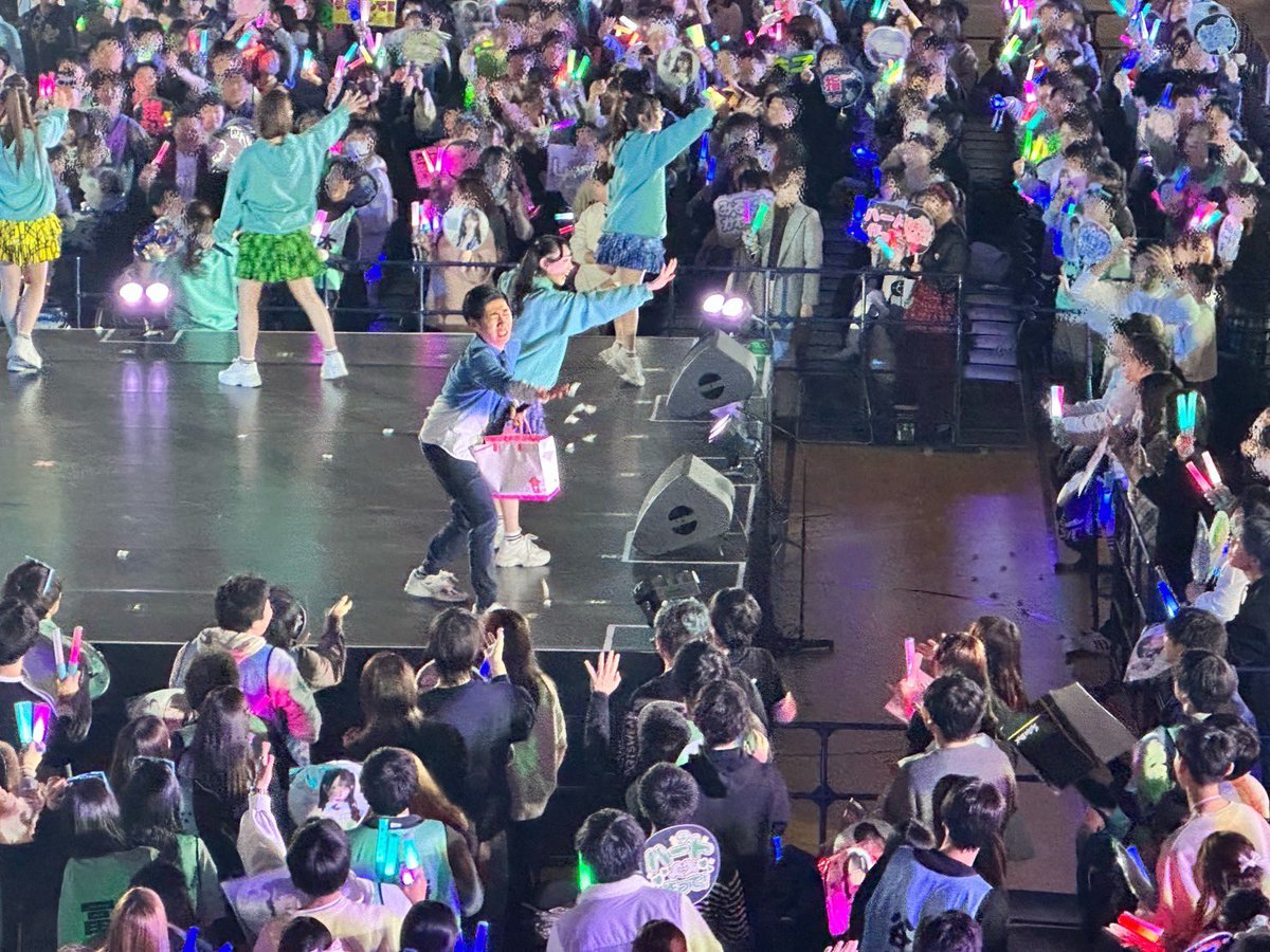 oishiikabegami's tweet photo. ファンサに紛れて飴を撒いたのなんだったんだよ 
#ノイステ文化祭 https://t.co/uCGkhix1ol