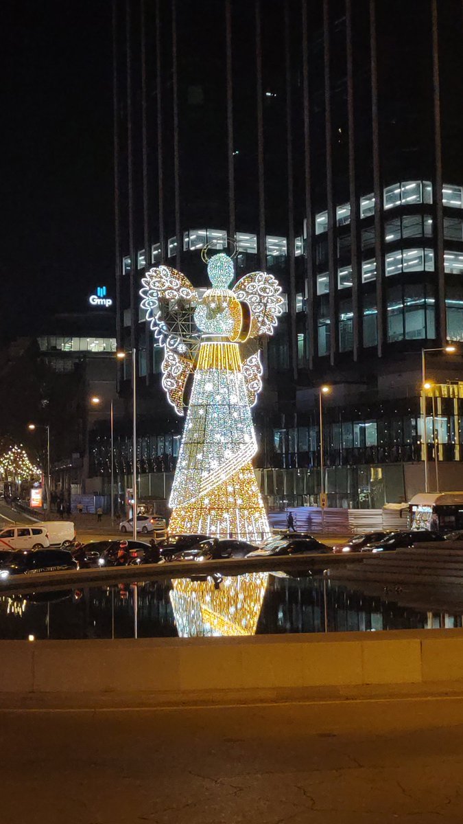 ¡Es Navidad en #Madrid y la ciudad se ilumina! ❤️🎄🎆
#MadridSeduce #Navidad