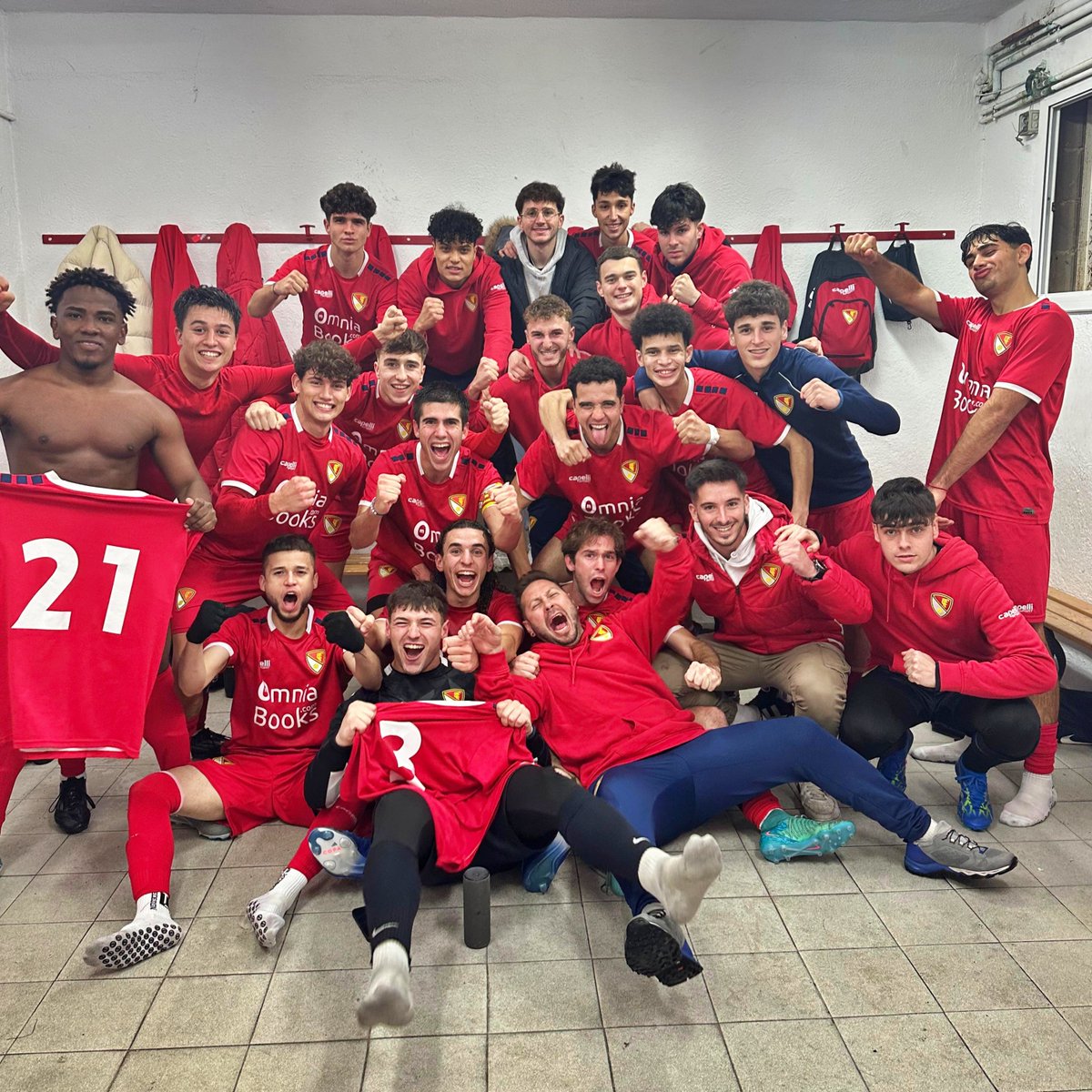 🎉🎉🎉🎉 QUART TRIOMF SEGUIT I 𝗟Í𝗗𝗘𝗥𝗦!

📈 El <a href="/TerrassaFC/">Terrassa FC</a> 🅱️ ASSALTA el camp del #CESallent (1️⃣-2️⃣) i és el 👑NOU LÍDER👑 de #3cat8 després d'encadenar 4️⃣ victòries consecutives i sumar 9️⃣ triomfs en 1️⃣1️⃣ partits!

⚽ Luna i Kabouri, GOLEJADORS!

☁️ #ToquemElCel