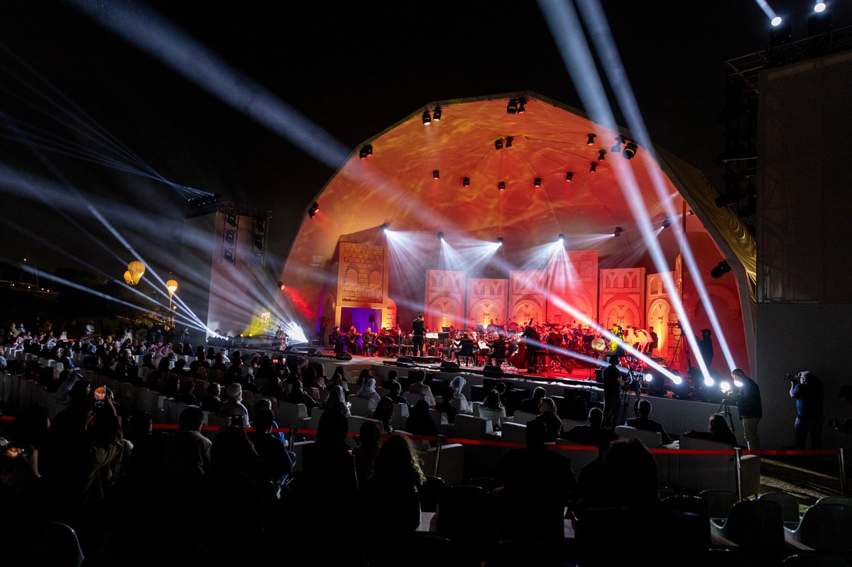 holaqatar92's tweet image. La 22ª edición de Al Ghorrah for Literature and Arts culminó con éxito, celebrando la rica herencia árabe-islamica con obras como Al Feel Ya Malik Al Zaman, conciertos de la Qatar Philharmonic Orchestra y talleres interactivos. 🌟 #AlGhorrah2024 #QatarCulture #DohaEvents