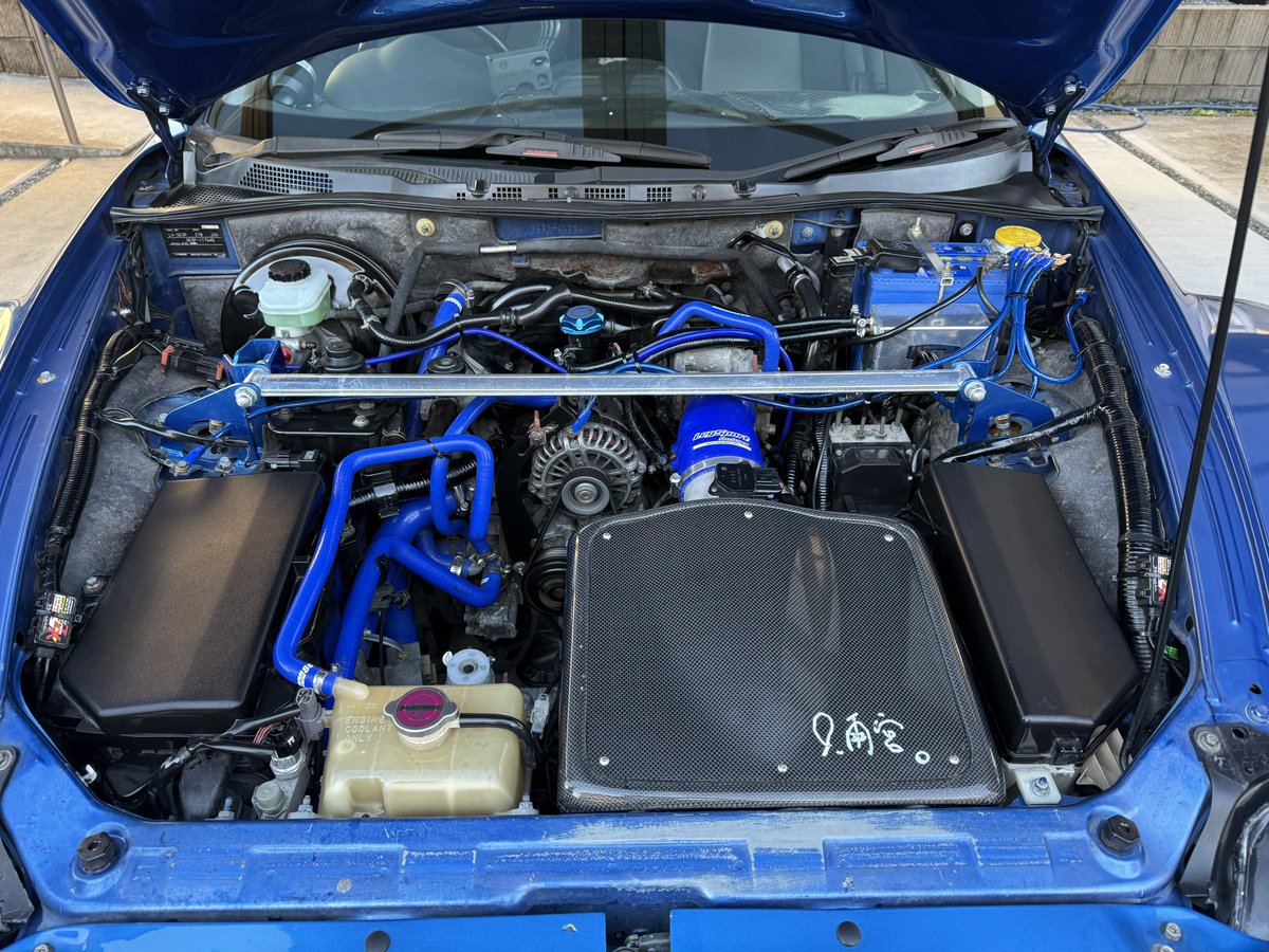 n_tRX8's tweet photo. 今日はいつものお礼に8の洗車
新しいウイング付けたから前のやつの汚れ落としも
今回はCLからのラスターに幻のGOを混ぜたやつ、仕上げにカルナ
青の艶がとても深くなった
エンジンルームも忘れずに
フル雨宮エアロかっこいいね

#Lil_Detail_Lab 
#cl_conditioner
#laster_boost
#GO
#carnatonic https://t.co/nrZjC0Fo9o