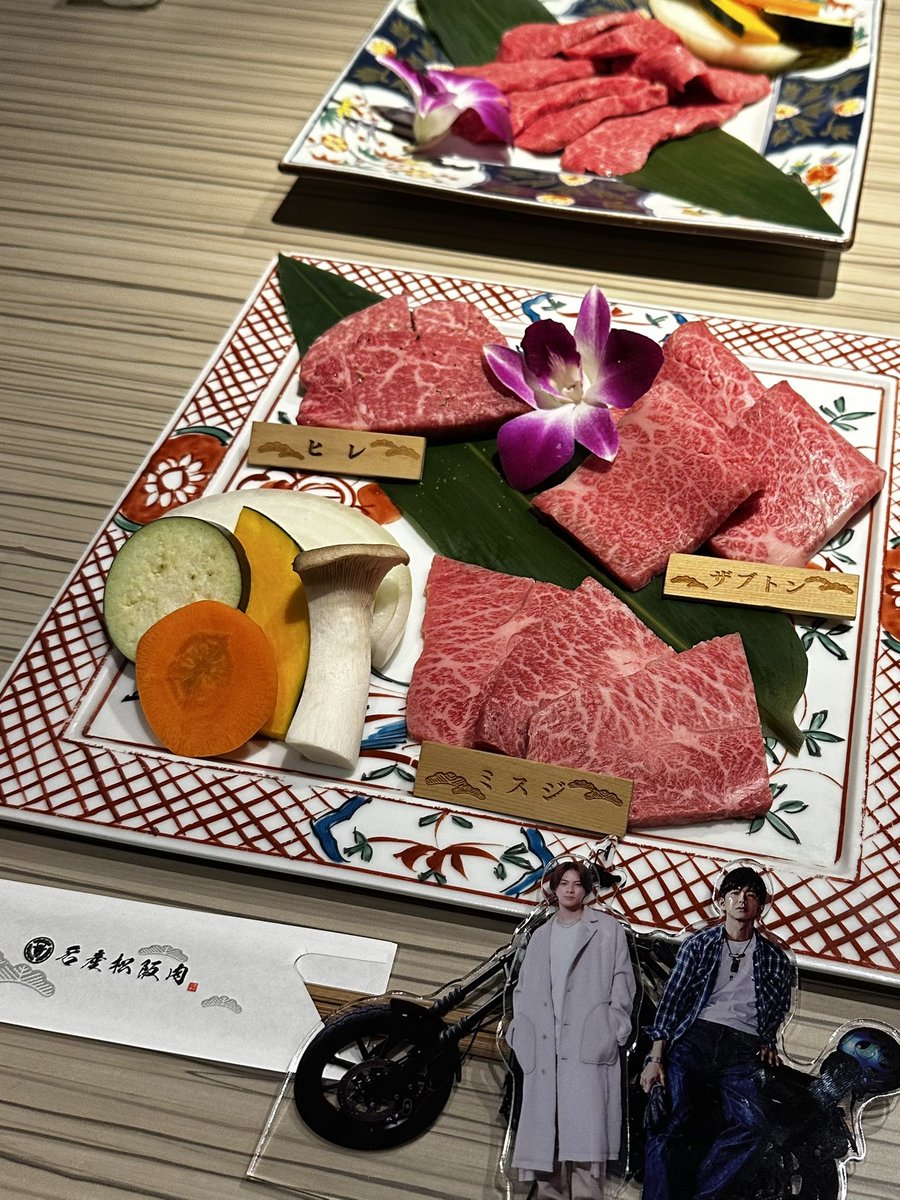 34sama3's tweet photo. MCで言うてた松阪牛のお店は牛追道中ってお店で今日ランチへ！美味しいのはもちろんオーナーさんがまさかの三重出身で共通の知り合いが(笑)とても親切で🍷の種類やコース、座った席まで教えて頂き、何より木村拓哉さん本当に良い方だと。ファンとして嬉しい！

つづく

#木村拓哉
#SEEYOUTHERE名古屋 https://t.co/sA2dW0wQrA
