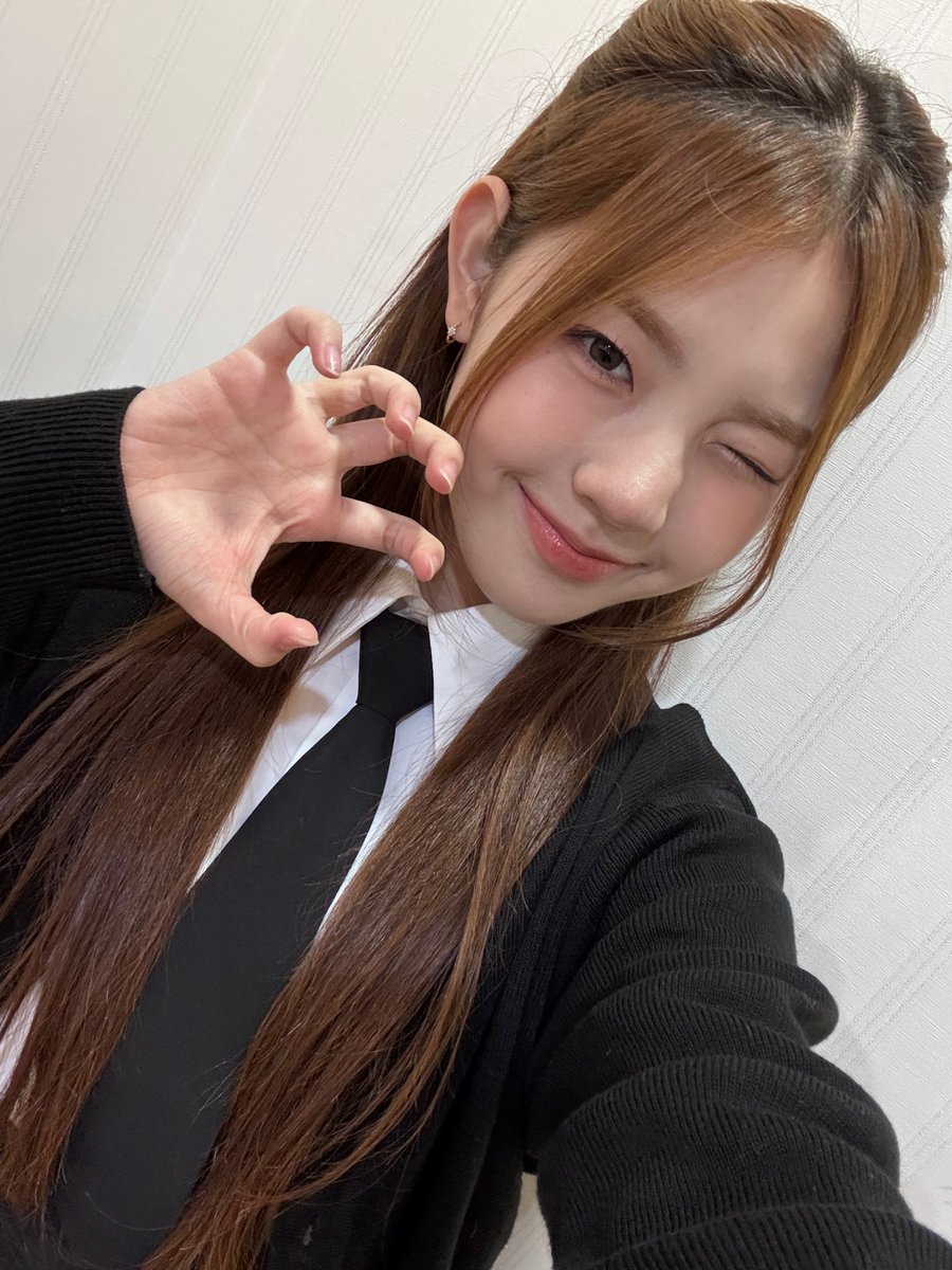 ohyoonator's tweet photo. #YOONA weverse update 🖤 https://t.co/Bz1bUpXpRN