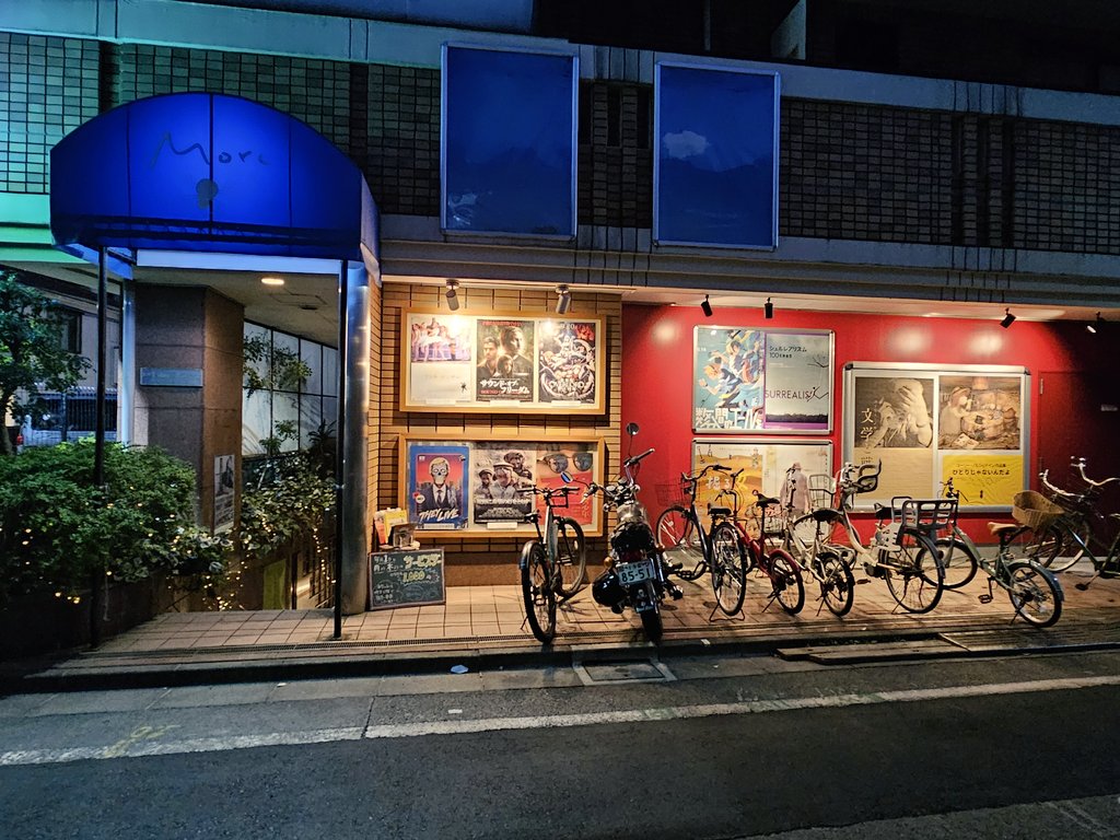 mai_sasazuka's tweet image. 阿佐ヶ谷に『#数分間のエールを』を見に来ました！！
映画館の #阿佐ヶ谷Morc 初めて来たけど素敵な雰囲気✨
すごいお客さんいっぱい！30分前に来たけど整理券21番！！
前回は #キネコ国際映画祭 でMCとして拝見したけど、今日は完全にお客さん！
作品を全力で楽しみますよ🐼💕