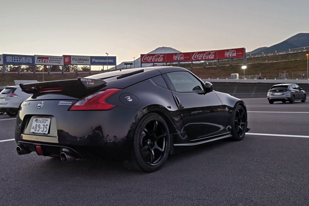 oshagara2's tweet image. Zと富士山とコカ・コーラコーナー
(ニスフェスの渋滞解消待ち)