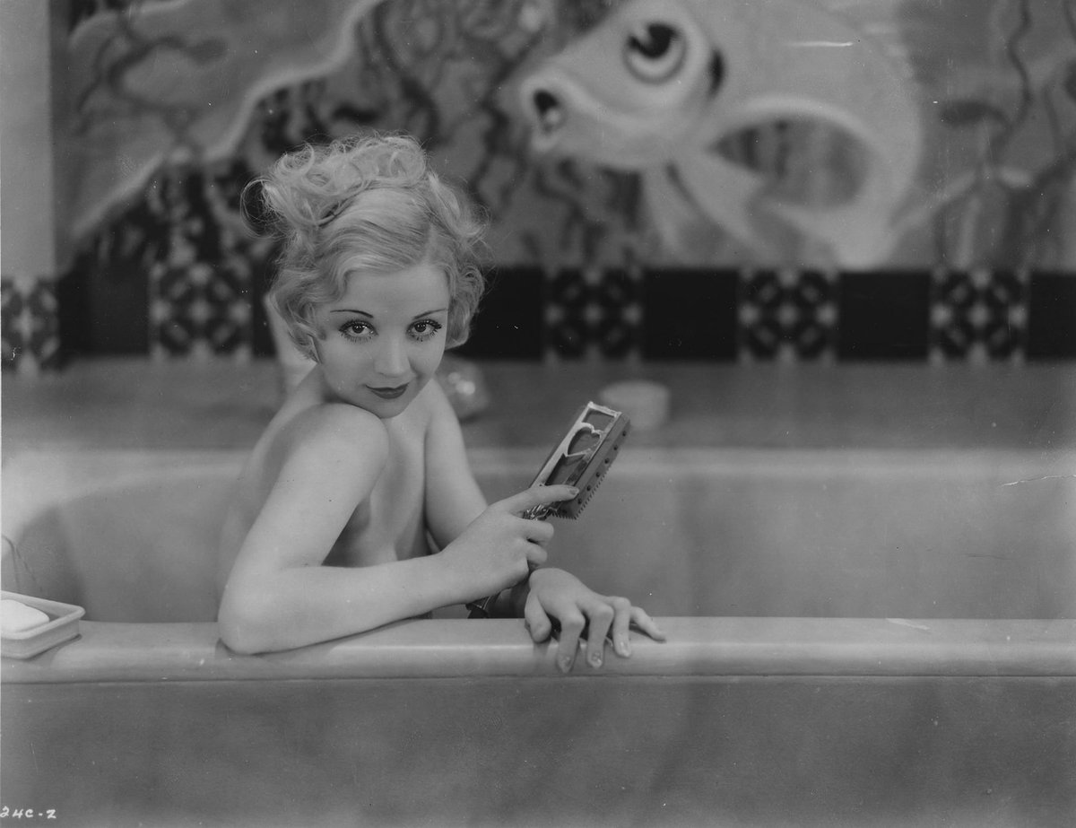 RetroSexyPics's tweet photo. Pre-code cutie Alice White takes a bath. https://t.co/TYvNeRZTzY