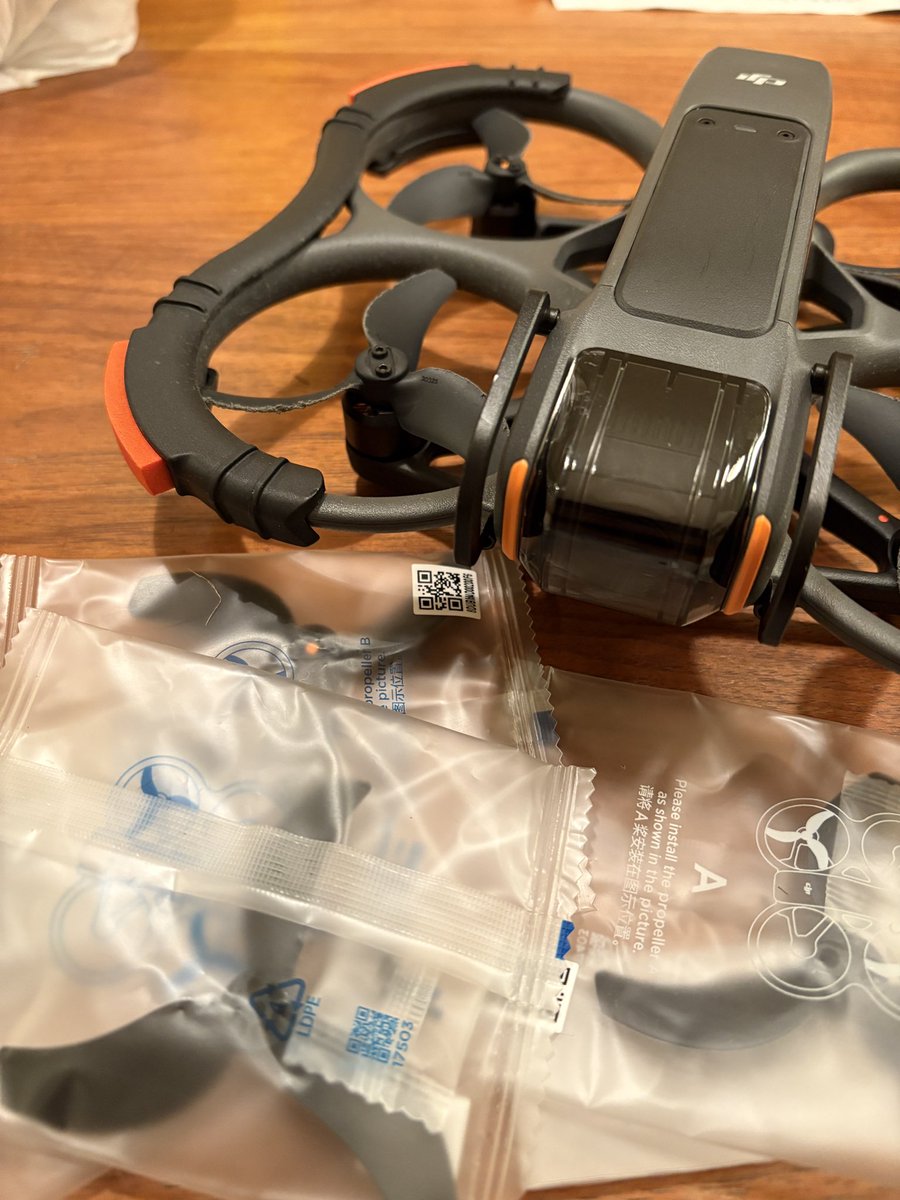 今日はマニュアルモードの練習。
・・がマニュアルモードに切り替えた瞬間、墜落😭しかも2連続。
結果、プロペラ破損😱
マニュアルモードが高い壁に思えてきた😭
これから初のプロペラ交換。
#Avata2 
#墜落
#プロペラ交換
#ドローン