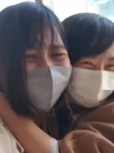 mochiedachi's tweet photo. hugging myself as I say this...

and also haha i miss my gals @/memisunshine11  @/motivateanger https://t.co/7zVtm5r6b0