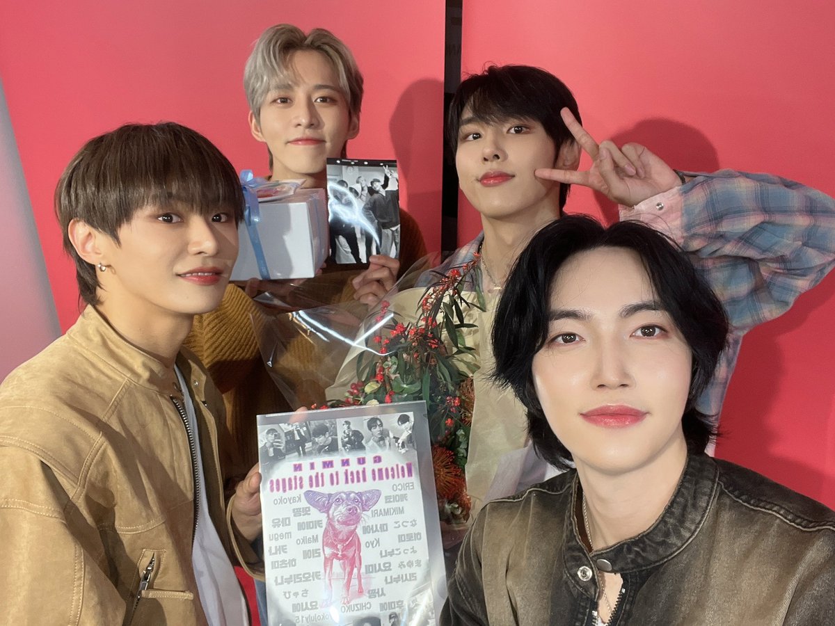 Gunmin_IsTheOne's tweet photo. NewAnd.B LIVE IN JAPAN 24.11.30
ステージ上でメンバーからゴンミンへ花束とケーキを手渡しして頂けて会場の皆さまと一緒に温かい雰囲気の中GUNMINComeBackをお祝いさせて頂くことができました💐
ご参加くださった皆様そしてメンバー達に感謝いたします🫶
ゴンミンおかえりなさい😊
#GUNMIN @NewAnd_B https://t.co/aCivflu4xe