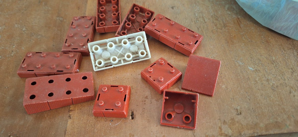 WA_Botanist's tweet image. Can anyone date these pre-#Lego #Bricks? They may be #Elgo or #AmericanPlasticBricks or #Halsam from the #1940s but with no #logo.