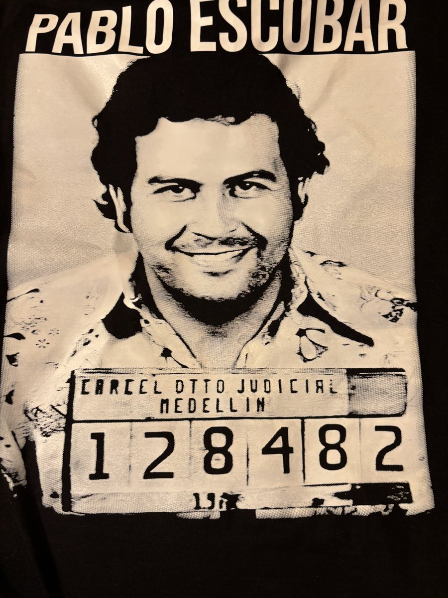 Nick_Coops's tweet photo. #pabloescubar A Tiranat drug Barron ? Or as I would have liked to think of him A happy, eccentric Columbian entrepreneur 😂 https://t.co/ogMHc43Pqy