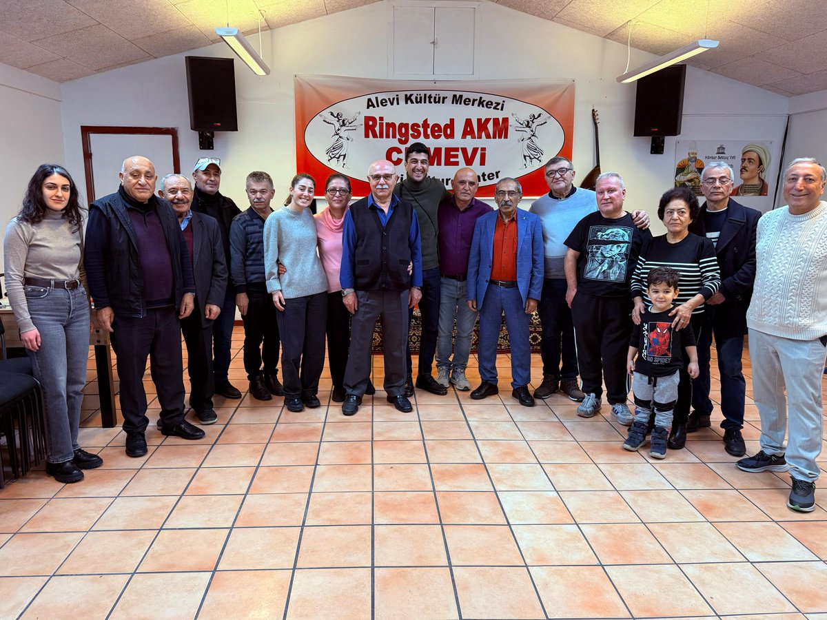 Danimarka Ringsted Alevi Kültür Merkezinin düzenlediği St. Pölten Cemevi ile dayanışma gecesine şarkılarımızla katıldık. Bizi ağırlayan Ringsted AKM emekçilerine teşekkür ediyoruz. 
Dayanışma halkların en büyük gücüdür. 
#GrupYorumHerYerde 🚩