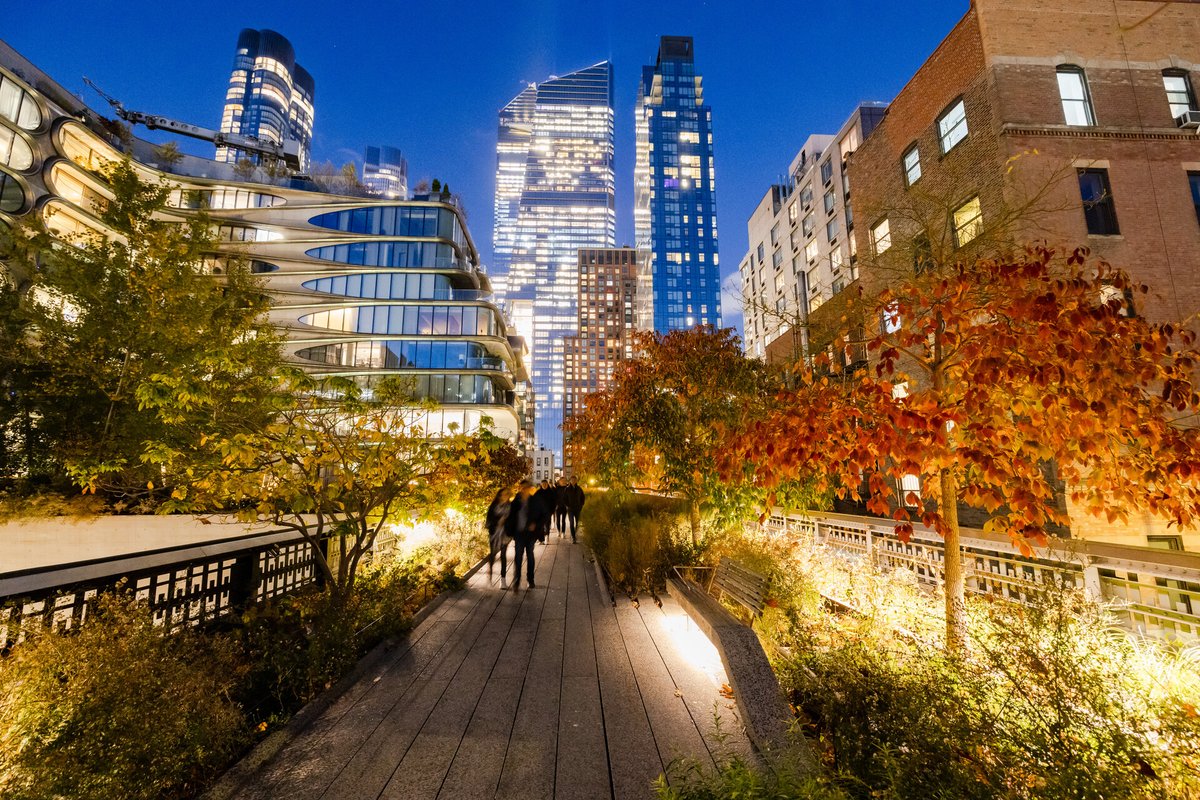 It's the first day of December! 💨 

Now through the end of March, the park is open daily from 7am to 8pm. Additionally, the Western Rail Yards section of the park will be closed so we can make upgrades.