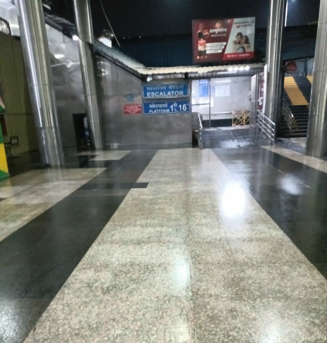 drm_dli's tweet photo. Intensive cleanliness is being done at New Delhi Railway station.
#NRCleanlinessDrive https://t.co/GxyDek58FE