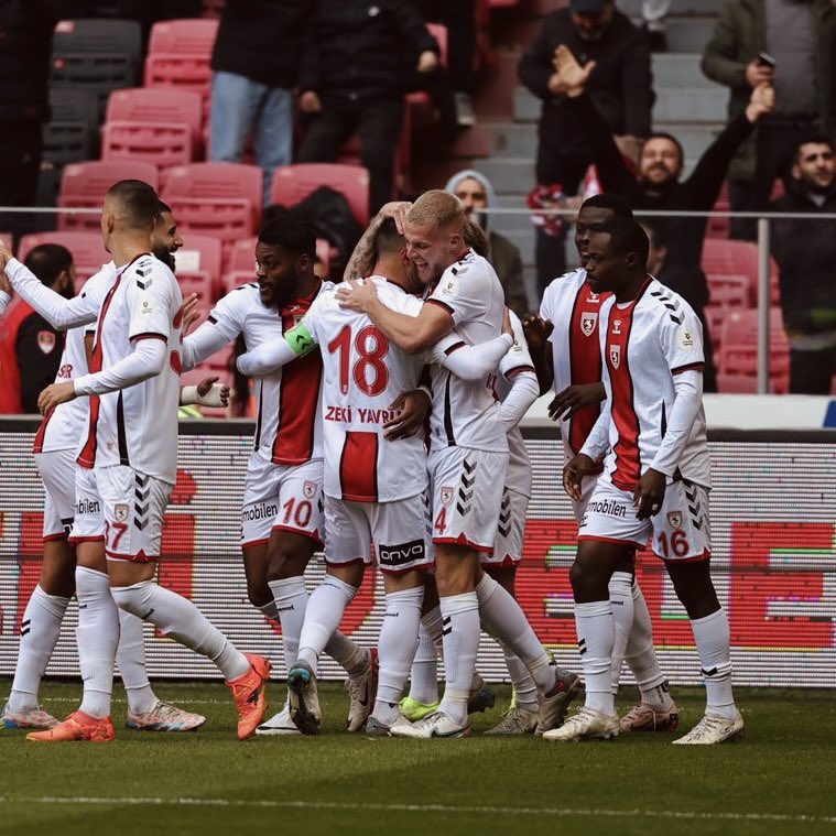 SEG Football (@seg_football) on Twitter photo 🤙 He sets Samunspor on the way to victory!
⚽ Rick van Drongelen rises above the crowd to score the opening goal from a set piece in <a href="/Samsunspor/">Reeder Samsunspor 🇹🇷</a>'s 4-0 win over Bodrumpsor. 🤙 He sets Samunspor on the way to victory!
⚽ Rick van Drongelen rises above the crowd to score the opening goal from a set piece in <a href="/Samsunspor/">Reeder Samsunspor 🇹🇷</a>'s 4-0 win over Bodrumpsor.