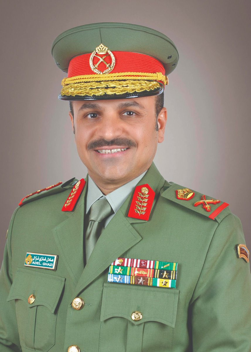 تقاعد والدي: اللواء ركن عادل غازي السهو

كفيت ووفيت يالقائد❤️❤️