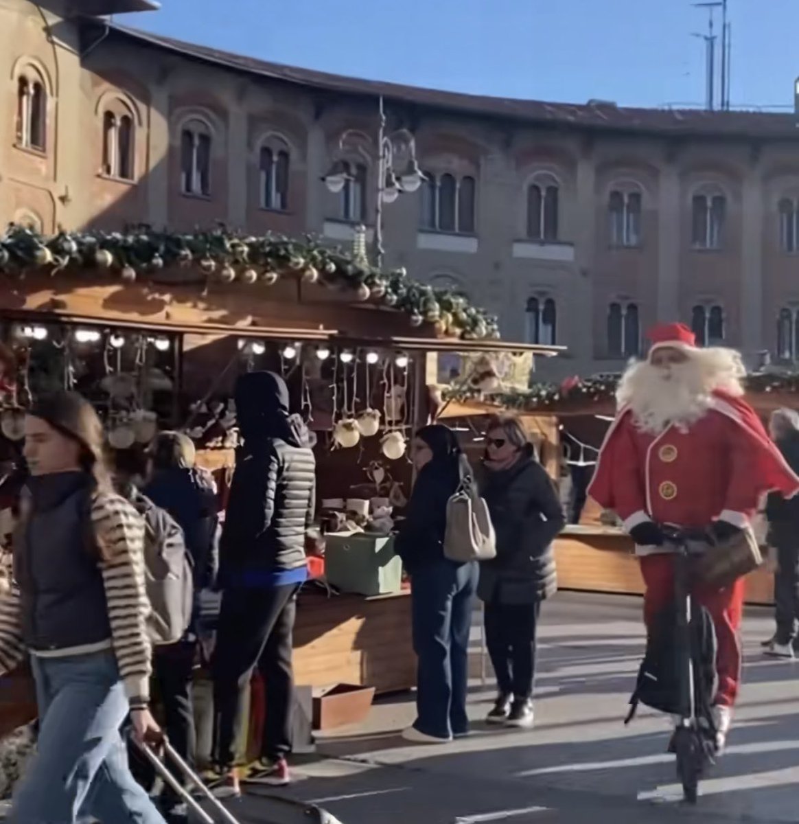 valrary's tweet image. Es weihnachtet sehr