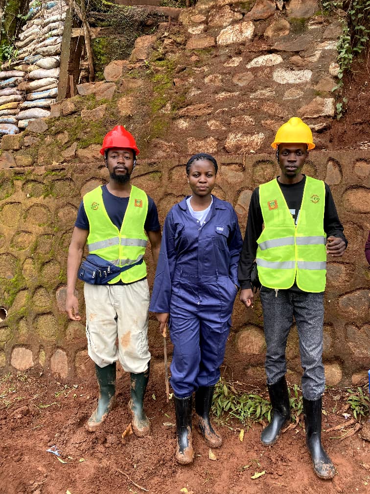 College_Uea's tweet photo. de droite à gauche : le Porte-parole des étudiants, @salomon_kizito , de son adjointe Dorcas Lubungo ainsi que du Commandant de la Brigade Estudiantine  Odon Nakalonge Jeph https://t.co/DYpAHjnDrR