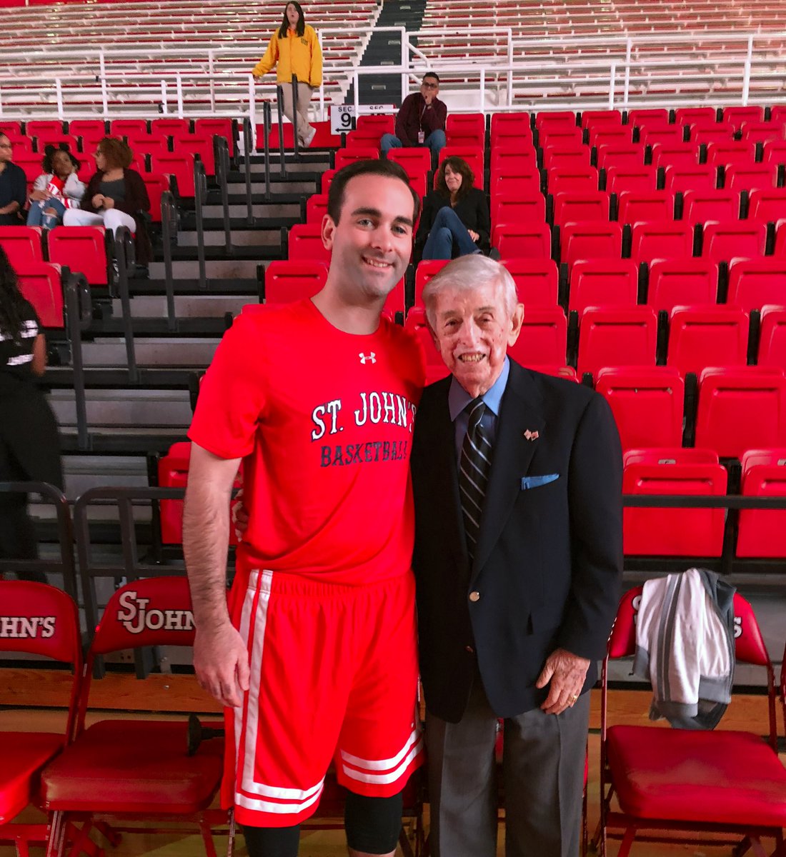 RIP to the man who put the Johnnies on the map. Coach Carnesecca, a true basketball legend! #SJUBB