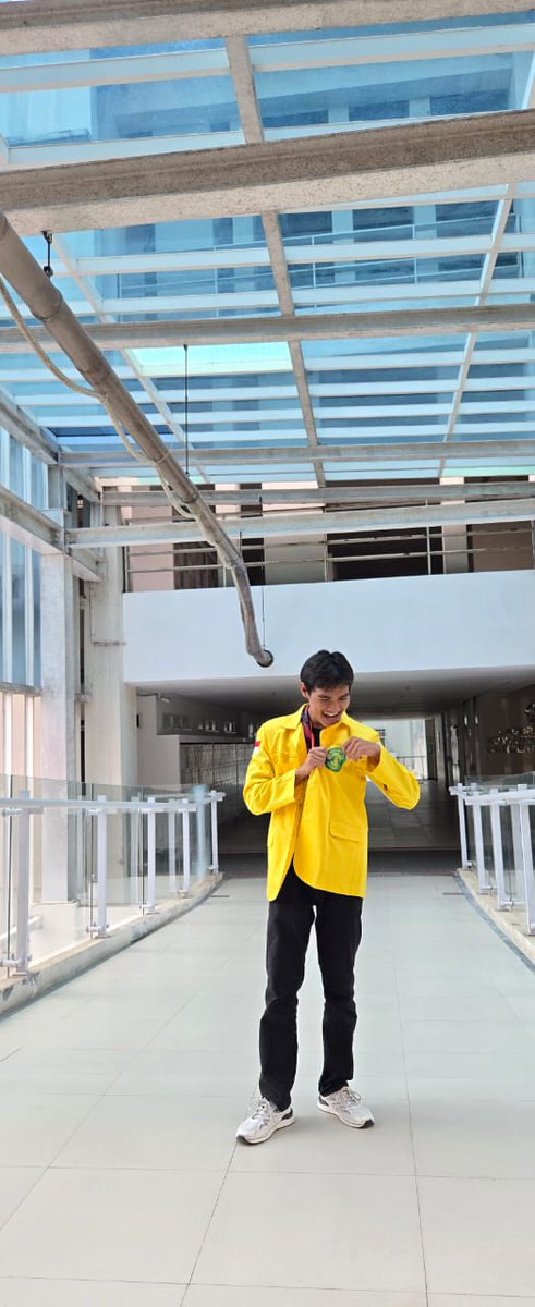 NadhiirStudy's tweet photo. AKU UDH CONFESS GUYS kata FKUI dijawabnya nanti 2025 bulan Juni hehehe 💛💚 https://t.co/ZQIgbPhT0d