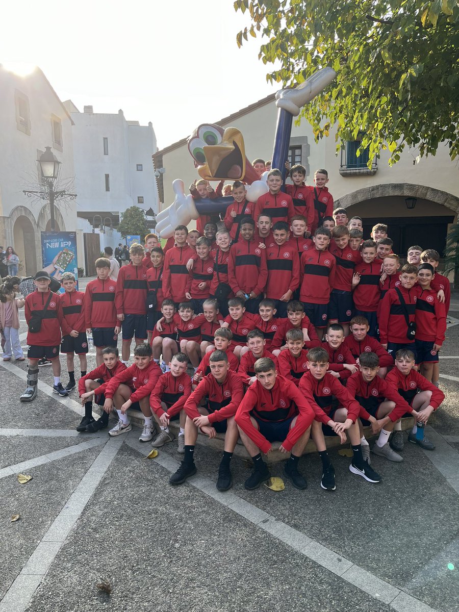 A trip to Port Aventura for our players today to finish their Surf Cup 2024 experience! 🎢

#AcciesAcademy

✈️🇪🇸⚽️🏆🔴⚪️