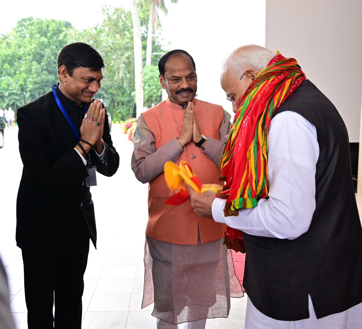 RAJPUT_NBS's tweet photo. देश के यशस्वी प्रधानमंत्री माननीय श्री नरेन्द्र मोदी जी का राजभवन भुवनेश्वर में स्वागत किया।

@narendramodi https://t.co/ASFGbvjMgR