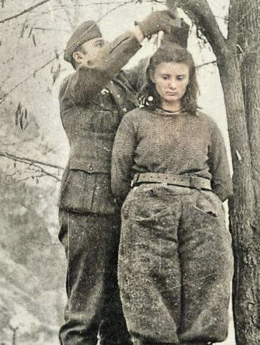 Tarihteki korkunç olaylar dizisi 🧵 (FLOOD)

  1. 8 Şubat 1943'te Naziler, 17 yaşındaki cesur Yugoslav kızını yoldaşlarına ve özgürlük savaşçısı arkadaşlarına ihanet etmediği için astı.  (Yumuşak bir kalbin varsa açmayın)