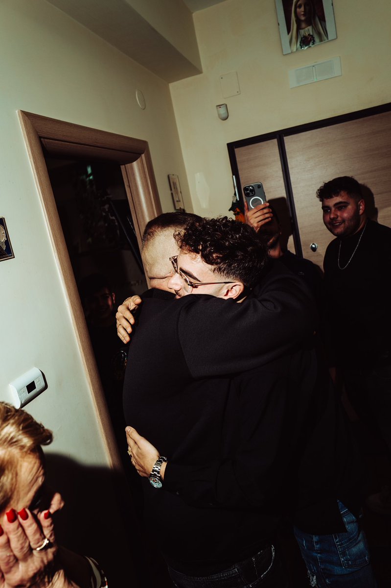 RoccoHunt's tweet photo. Manca poco… sto turnann’ a Sanremo ♥️ https://t.co/LJA7rZV931