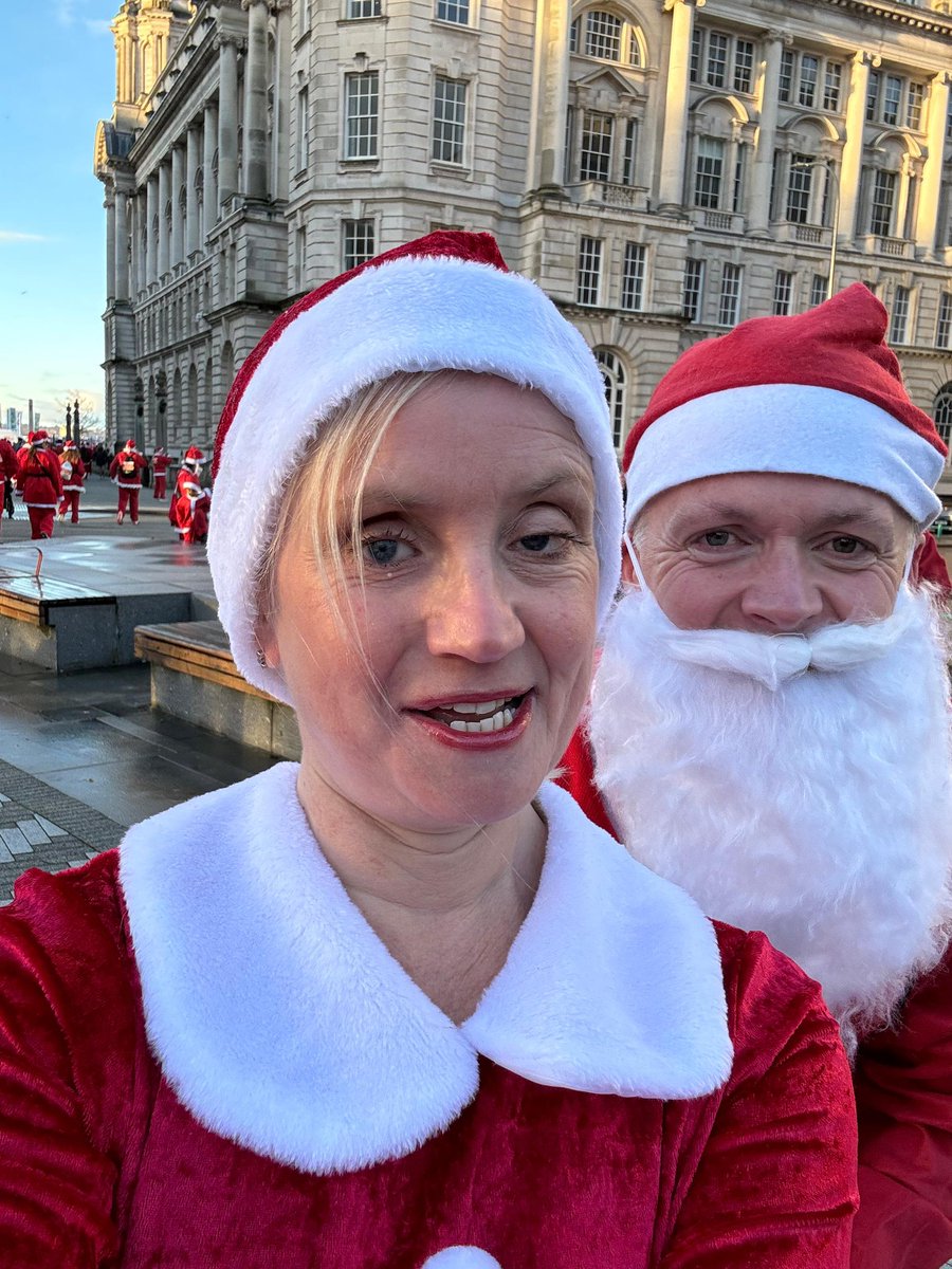 barton_kell's tweet image. A fun morning @btrliverpool Santa Dash - guided round by my very own Santa Claus 🎅

#Blind #BlindRunner #GuideRunner #SantaDash #Liverpool #Christmas
