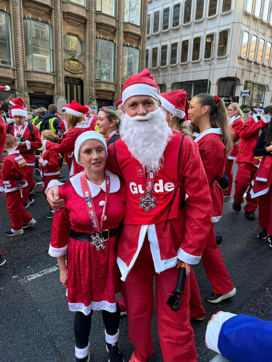 barton_kell's tweet image. A fun morning @btrliverpool Santa Dash - guided round by my very own Santa Claus 🎅

#Blind #BlindRunner #GuideRunner #SantaDash #Liverpool #Christmas