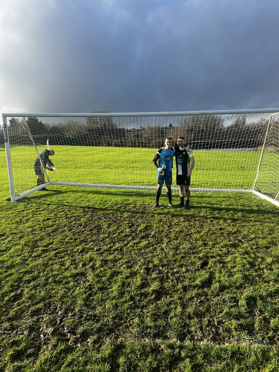 Mags 5 - 2 Club Brinsworth 

Solid first half going 3-0, sloppy second half as the pitch cut up but job done.

Milne ⚽️⚽️
Simmo ⚽️
Dale B ⚽️
Dale F ⚽️ 

Jed ❌❌❌

Our stand in keeper was none other than our magpies legend <a href="/_harrybolsover/">Harry B</a> 

Big 🎄

#utm