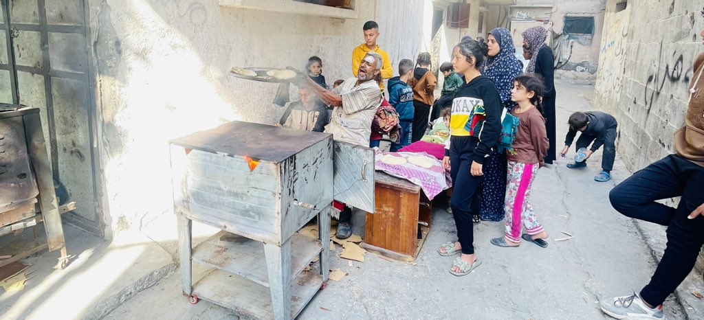 عناء الحصول على رغيف الخبز في غزة 
#قصة كفاح