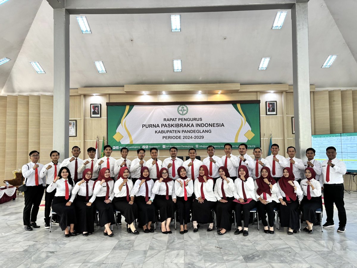 ppipdg21's tweet photo. Minggu, 1 Desember 2024. 
telah dilaksanakan Rapat Kerja Pengurus Purna Paskibraka Indonesia Kabupaten Pandeglang Periode 2024-2029. Kegiatan ini berlangsung di Gedung Pendopo Kabupaten Pandeglang. ✨ 
#PPISMART #PPIKABPANDEGLANG https://t.co/2kIYXddBxA