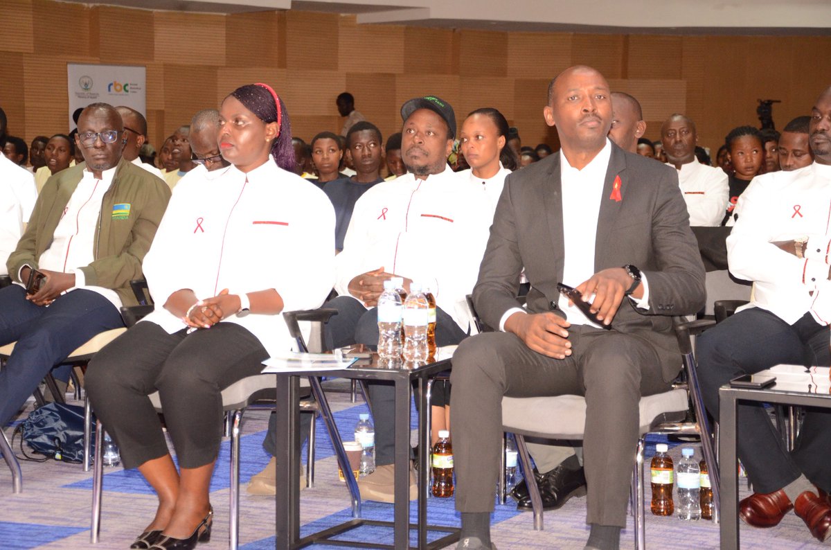 iwacupress1's tweet photo. Minister @nsanzimanasabin yakomeje avuga ko Kurwanya icyorezo cya Sida ari uruhare rwa buri wese. Avuga ko intandaro nyamukuru ari uko abantu batinda gufata imiti kubera gutinya akato ndetse n'ibindi,..
#AIDSDAY2024 #AIDSFreeWorld https://t.co/m2HXNZh53f
