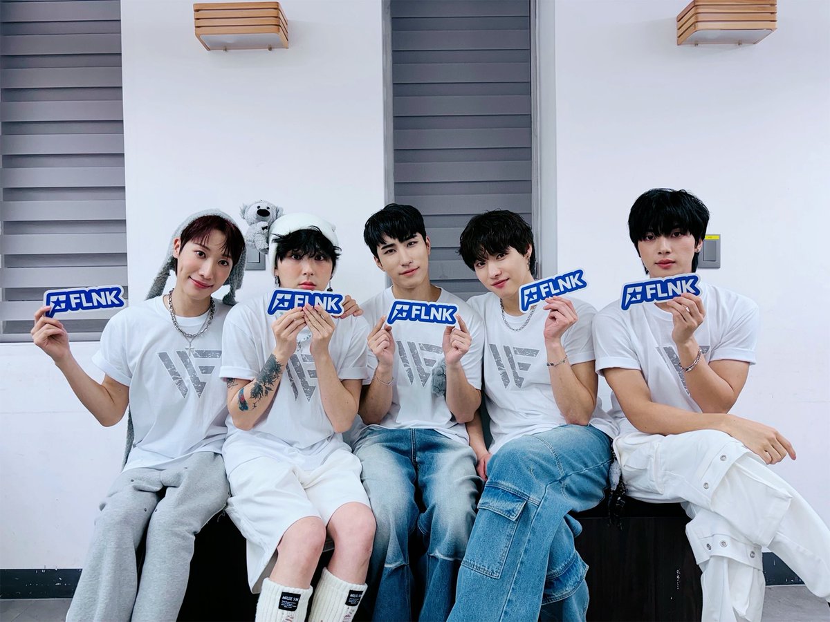 𝙊𝙉𝙀𝙒𝙀 4𝙩𝙝 𝙇𝙞𝙫𝙚 𝘾𝙤𝙣𝙘𝙚𝙧𝙩 ’𝙊! 𝙉𝙀𝙒 𝙀!𝙫𝙤𝙡𝙪𝙩𝙞𝙤𝙣 𝙄𝙑’ 함께해 준 WEVE 고마워요!
여러분 덕분에 빛나는 무대가 완성됐어요✨
다음에도 더 멋진 순간들로 만나요👋

#원위 #ONEWE
#용훈 #강현 #하린 #동명 #기욱
#YONGHOON #KANGHYUN #HARIN #DONGMYEONG #GIUK