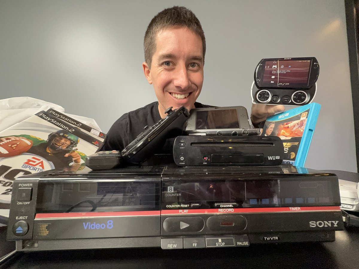 TechThrowback's tweet image. Went retro tech shopping for Black Friday. Here’s what $500 will buy you! #TechThrowback #BlackFriday
