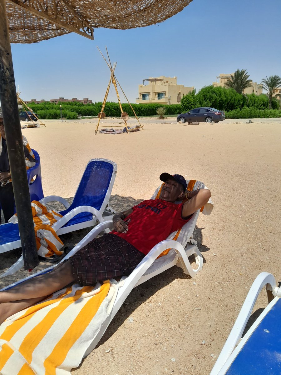 أليس من المفروض أن يحل الصباح بنفوسنا قبل أن يحل بالأشياء ؟! 🥀
........شمس تبريزى