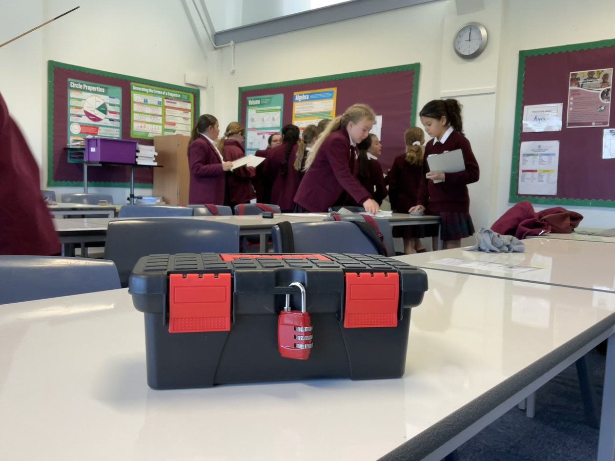 Claires Court Senior Girls tweet media