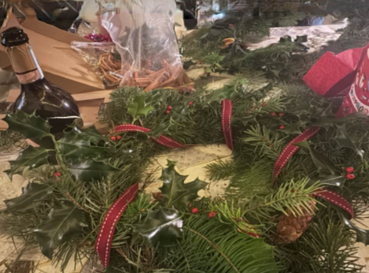 Thank you for inviting me to the infamous wreath-making !
Now feeling festively prepared for the first weekend of advent …