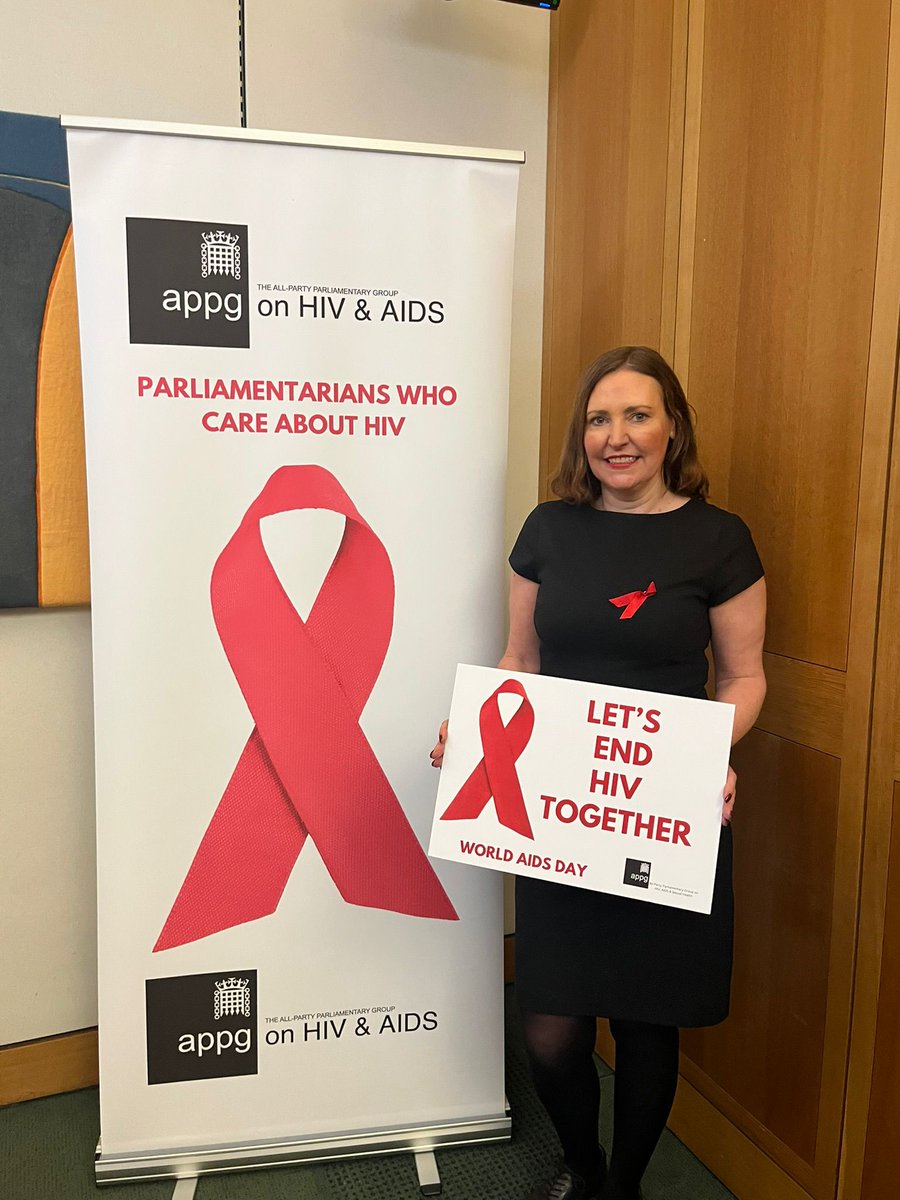 vickyfoxcroft's tweet image. Today we remember those we've lost to AIDS &amp;amp; support those living with HIV. The UK aims to end new HIV cases by 2030. Here's what we need:

👉Expand HIV testing.
👉Increase PrEP access.
👉Support for all.
👉Combat stigma.

Together we can achieve this goal. #WorldAIDSDay #ZeroHIV