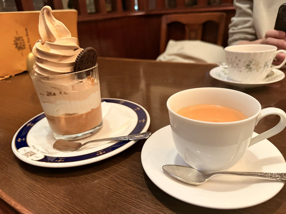 FF14_AI2o3's tweet photo. 観たかった奴の当日券取れなくて関西で暇してたらすこってぃがお茶付き合ってくれた🥳
ありがとすこってぃ！！念願の喫茶店行けた( ˊ̱˂˃ˋ̱ ) https://t.co/At7ZhPJRJ8