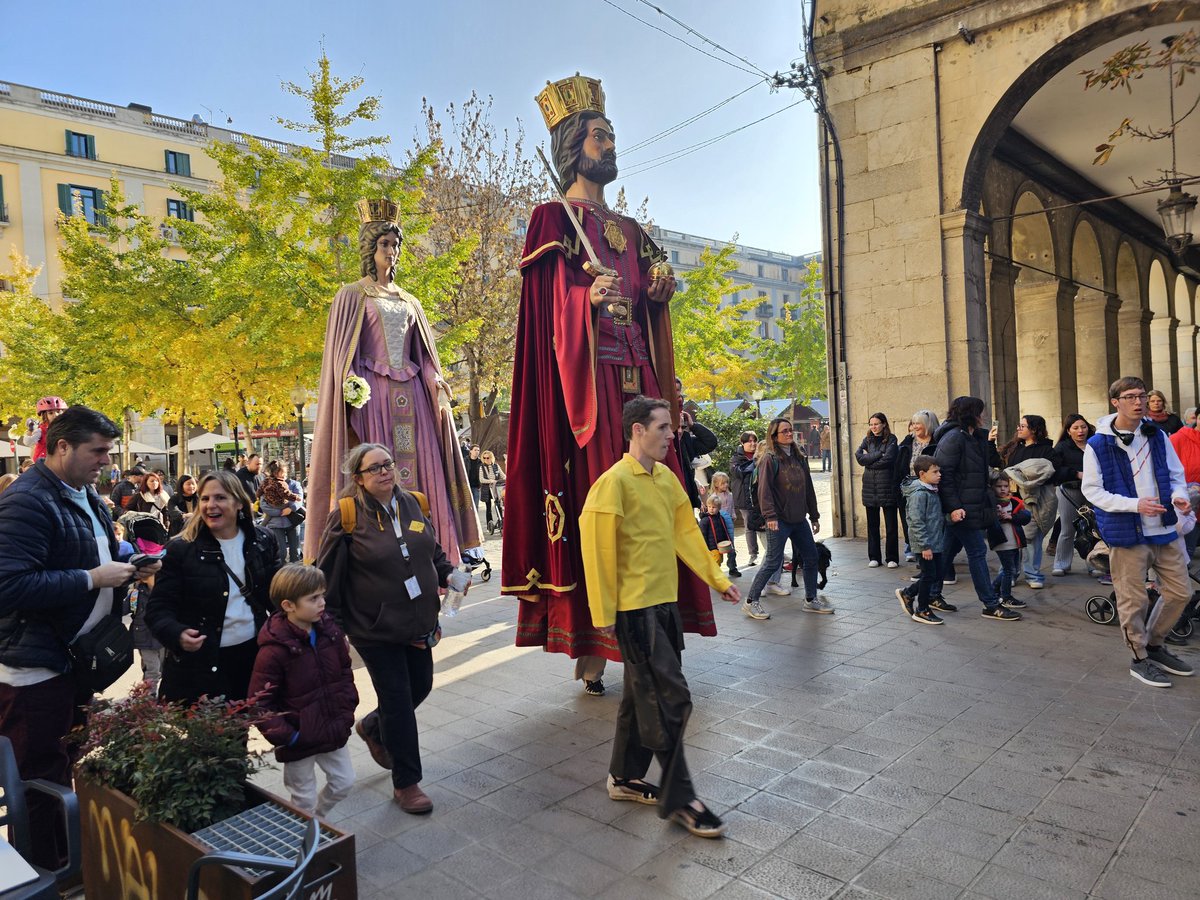 Fira de Girona (@firadegirona) on Twitter photo Comença el Cercavila amb la <a href="/fgironina/">La Fal·lera Gironina</a> des de Plaça Independència i directes cap a la <a href="/firadegirona/">Fira de Girona</a> pel Concert Solidari: “De Girona al País Valencià. Del nord al sud” Comença el Cercavila amb la <a href="/fgironina/">La Fal·lera Gironina</a> des de Plaça Independència i directes cap a la <a href="/firadegirona/">Fira de Girona</a> pel Concert Solidari: “De Girona al País Valencià. Del nord al sud”