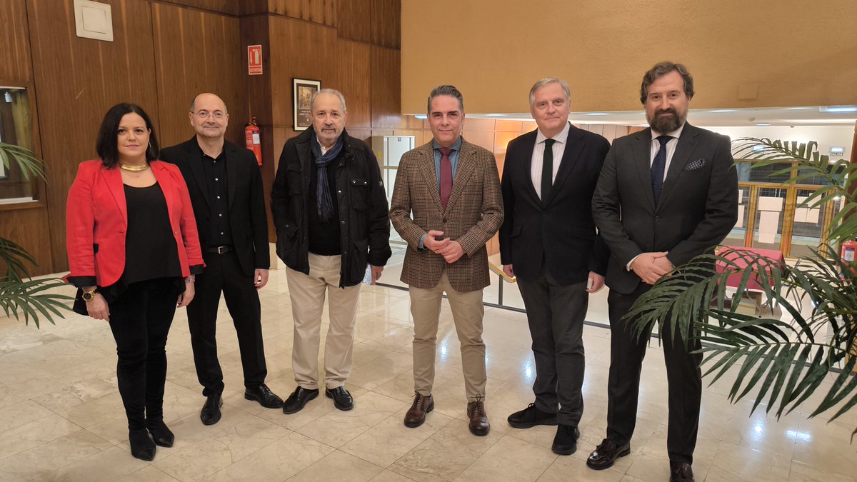 AYTO_CIUDADREAL's tweet image. ✨!Ya es Navidad en Ciudad Real!
ciudadreal.es/noticias/feste…

#CiudadRealenNavidad #navidad #pregon #cartel #ciudadreal #belenistas #concierto #filarmonica