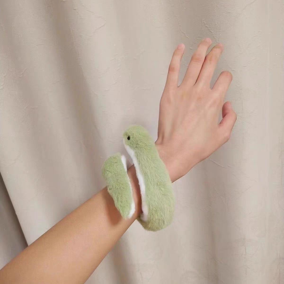 안녕하세요...?

* 보슬보슬합니다 
* 겨울에도 따듯합니다 
* 자세를 만들고 고정할 수 있습니다 
* 수요조사 트윗입니다 일정 리트윗 수 도달 시 판매 상품에 추가됩니다