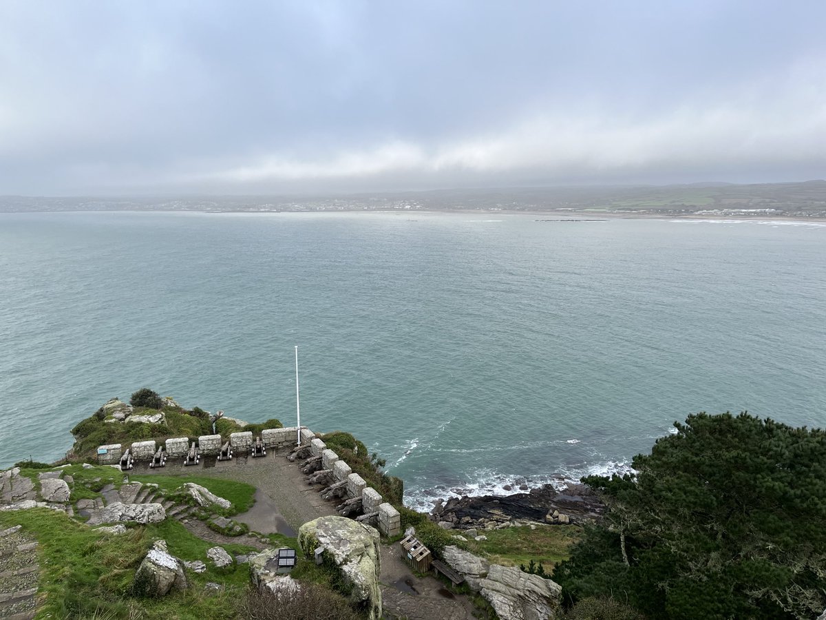 Carols Across the Country reaches ⁦<a href="/ntmichaelsmount/">St Michael's Mount</a>⁩ at 1100. ⁦<a href="/TruroCathChoir/">Truro Cathedral Choir</a>⁩ are safely here - so to is ⁦<a href="/RuthWallharp/">Ruth Wall</a>⁩. Poems from Mary Woodvine and rich feast of music.  Join us live ⁦<a href="/BBCRadio3/">BBC Radio 3</a>⁩
